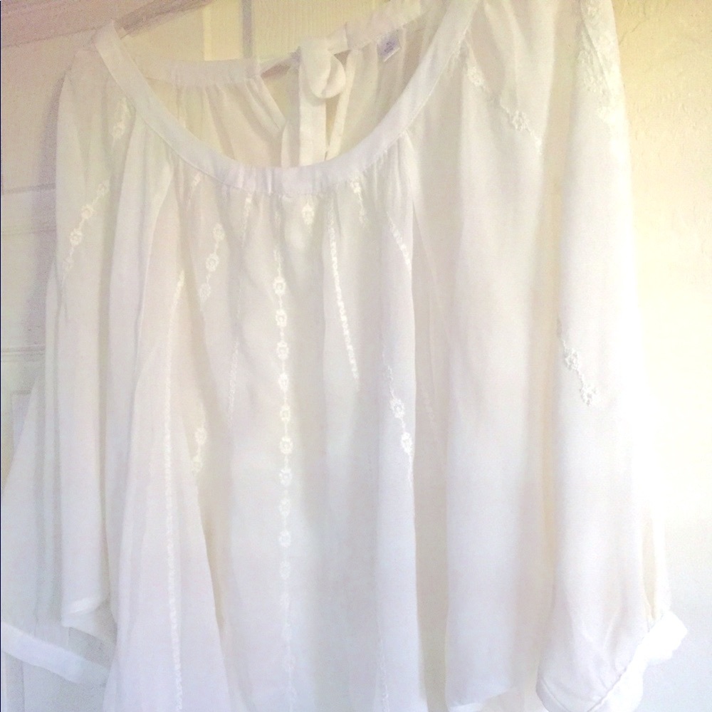 White flowers embroidery flounce blouse